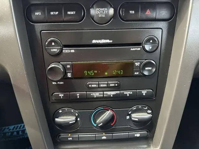 2005 Ford Mustang GT Deluxe