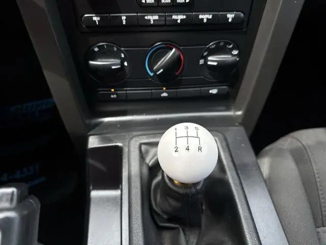 2005 Ford Mustang GT Deluxe