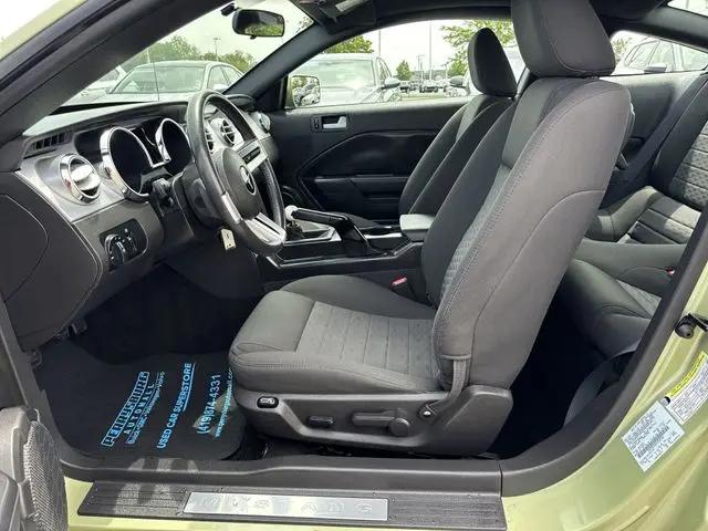 2005 Ford Mustang GT Deluxe