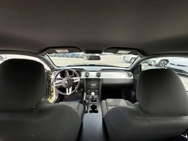 2005 Ford Mustang GT Deluxe