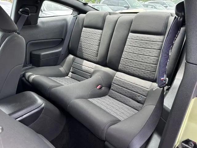 2005 Ford Mustang GT Deluxe