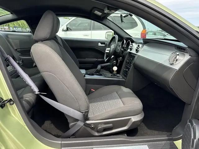 2005 Ford Mustang GT Deluxe