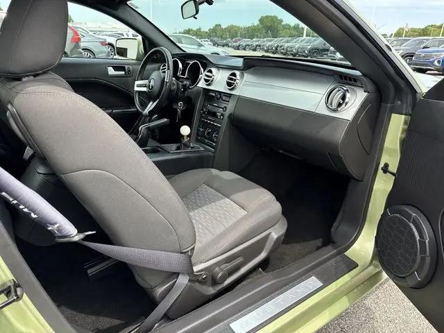 2005 Ford Mustang GT Deluxe