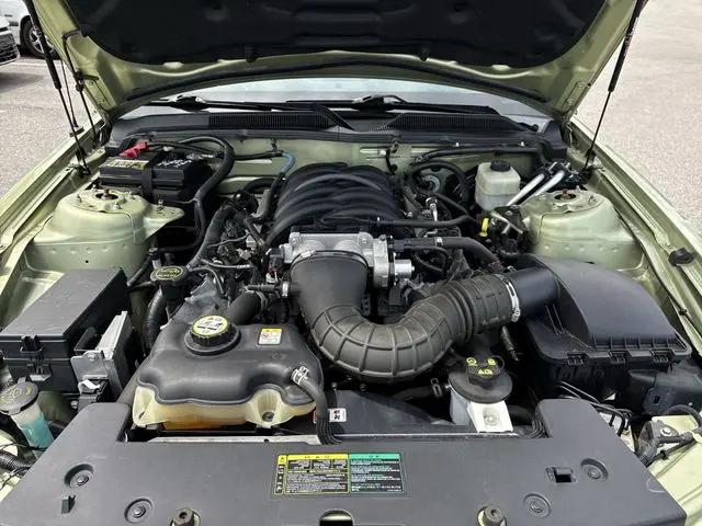 2005 Ford Mustang GT Deluxe
