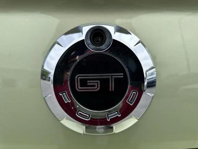 2005 Ford Mustang GT Deluxe