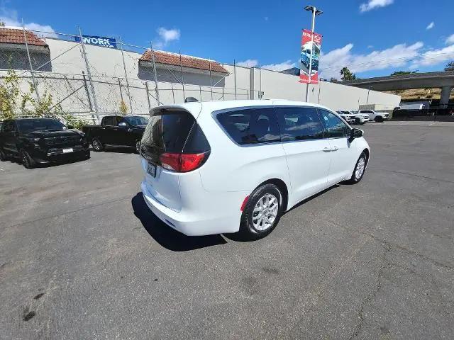 2022 Chrysler Voyager LX