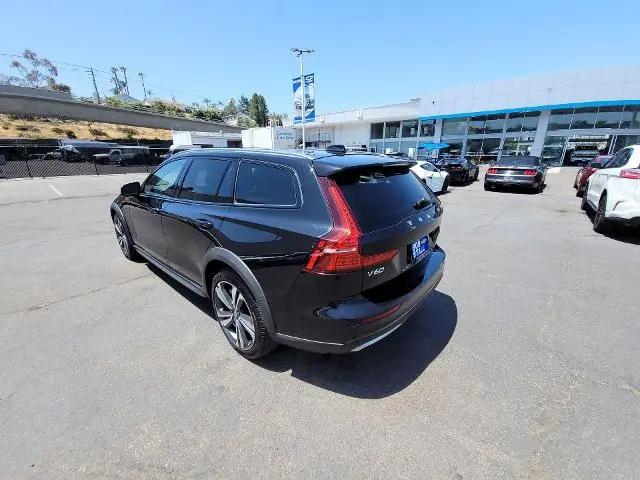 2025 Volvo V60 Cross Country Plus, B5 AWD Gas (mild hybrid)