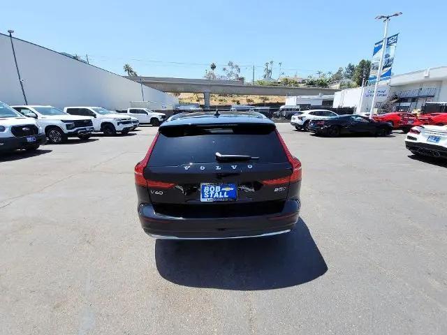2025 Volvo V60 Cross Country Plus, B5 AWD Gas (mild hybrid)
