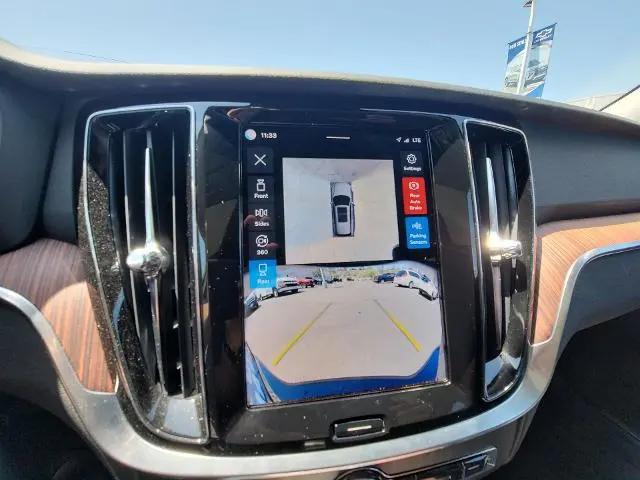 2025 Volvo V60 Cross Country Plus, B5 AWD Gas (mild hybrid)