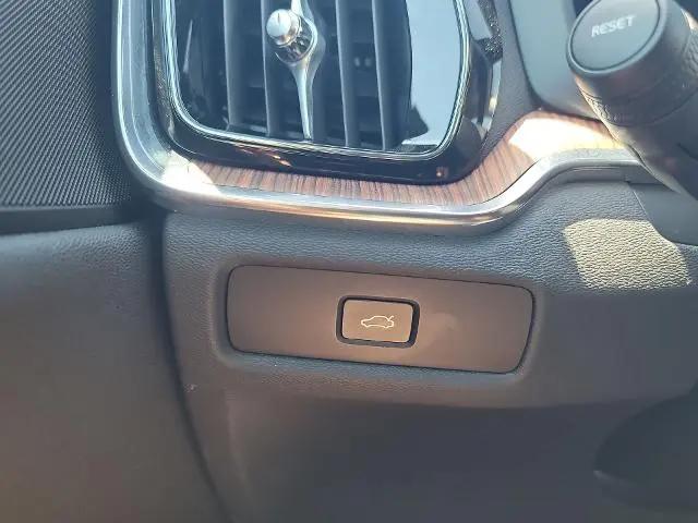 2025 Volvo V60 Cross Country Plus, B5 AWD Gas (mild hybrid)