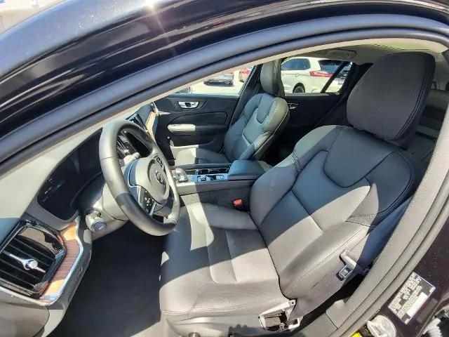 2025 Volvo V60 Cross Country Plus, B5 AWD Gas (mild hybrid)