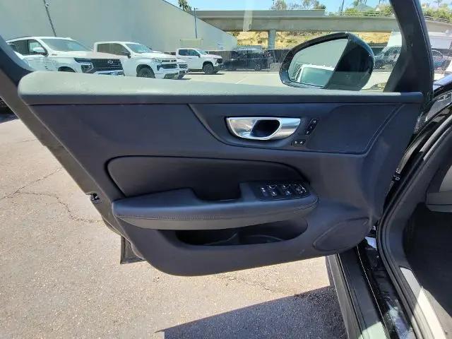 2025 Volvo V60 Cross Country Plus, B5 AWD Gas (mild hybrid)