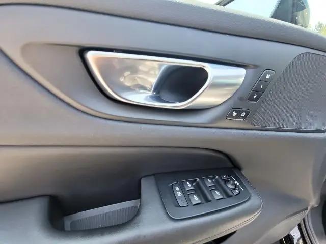 2025 Volvo V60 Cross Country Plus, B5 AWD Gas (mild hybrid)