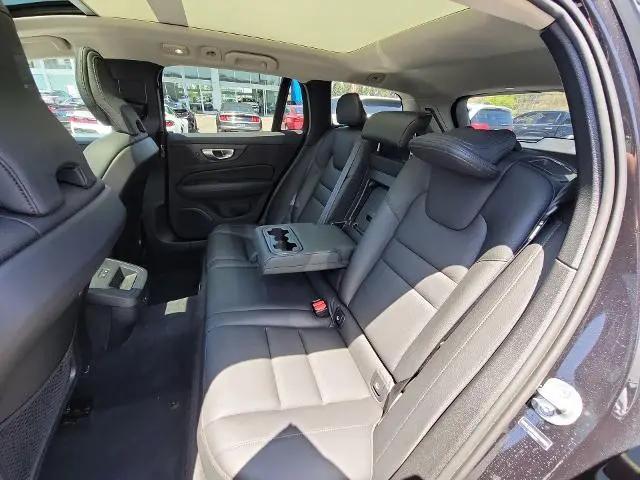 2025 Volvo V60 Cross Country Plus, B5 AWD Gas (mild hybrid)