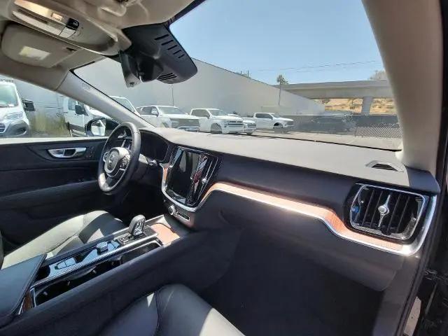 2025 Volvo V60 Cross Country Plus, B5 AWD Gas (mild hybrid)