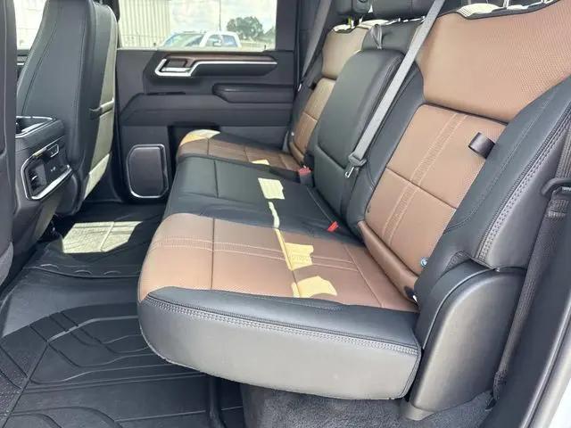 2026 Chevrolet Silverado 3500HD Crew Cab, Long Bed, High Country Dual Rear Wheel, RWD