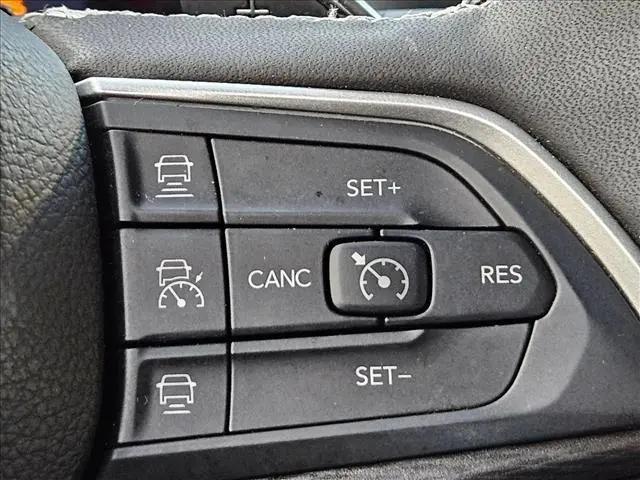 2023 Jeep Grand Cherokee L Laredo 4x4