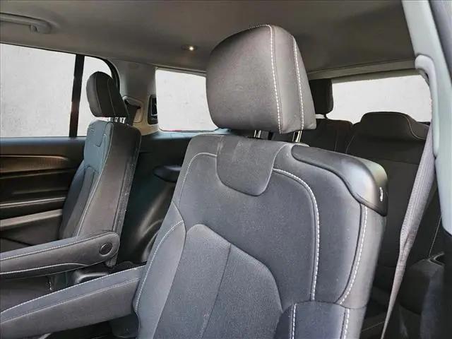 2023 Jeep Grand Cherokee L Laredo 4x4
