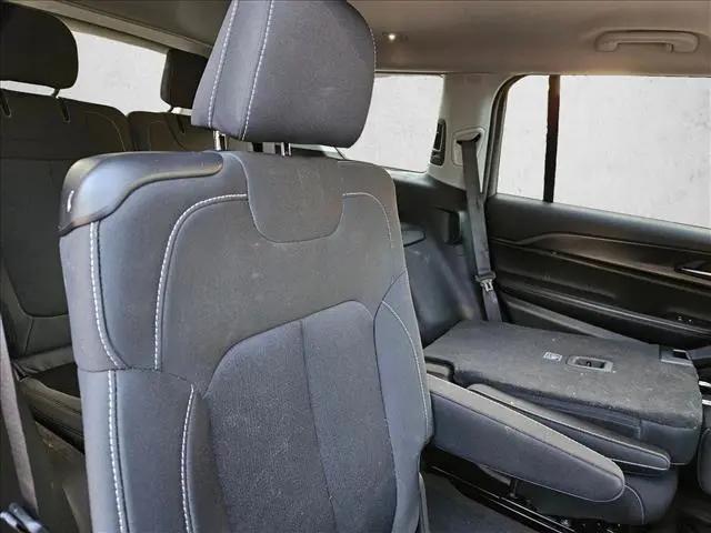 2023 Jeep Grand Cherokee L Laredo 4x4