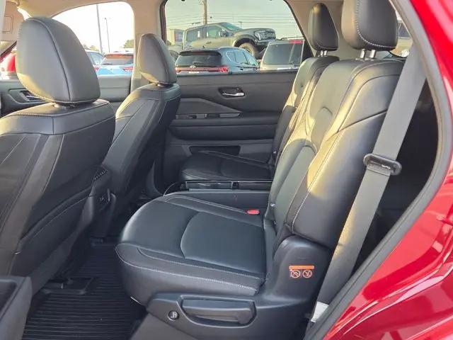 2024 Nissan Pathfinder SL FWD