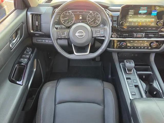 2024 Nissan Pathfinder SL FWD