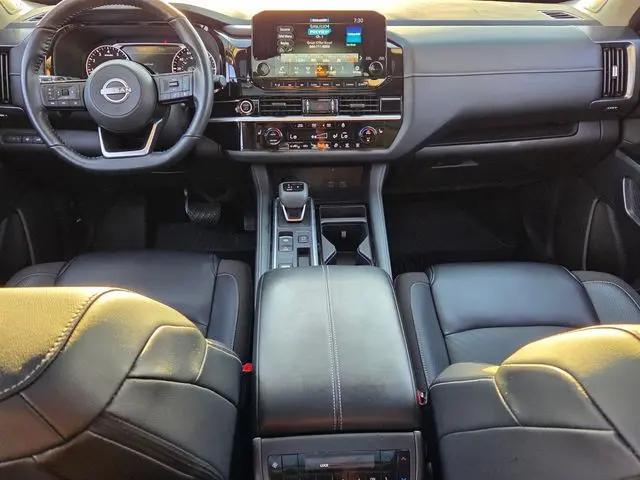 2024 Nissan Pathfinder SL FWD