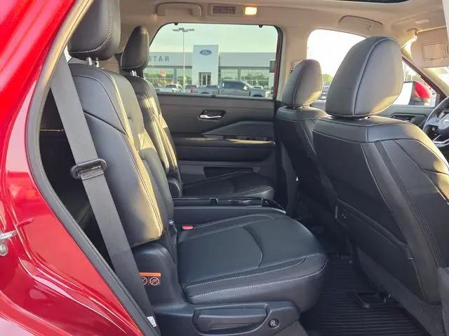 2024 Nissan Pathfinder SL FWD