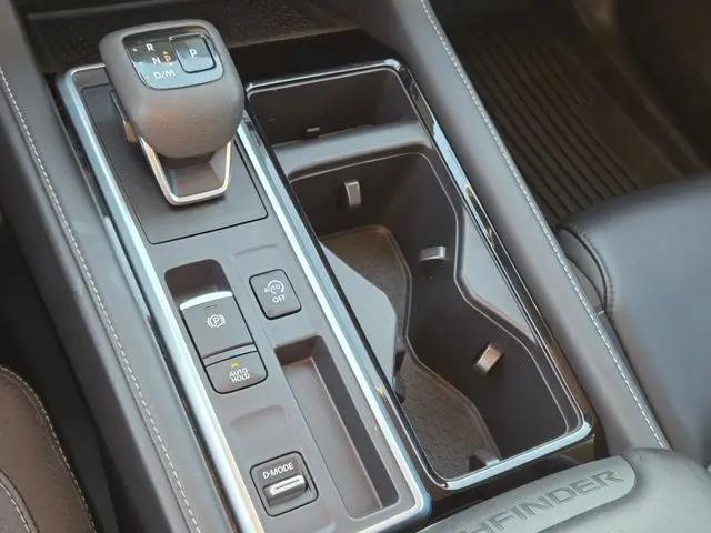 2024 Nissan Pathfinder SL FWD