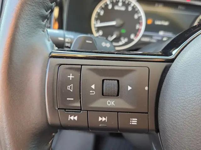 2024 Nissan Pathfinder SL FWD