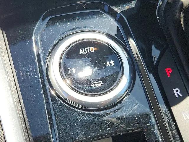 2023 Chevrolet Colorado 4WD Crew Cab Short Box LT
