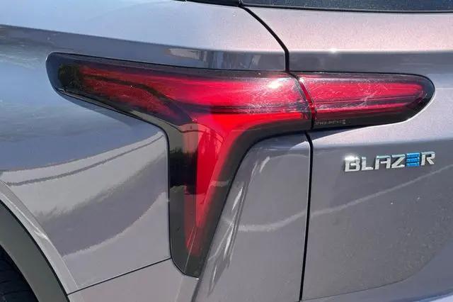2024 Chevrolet V Blazer eAWD 2LT