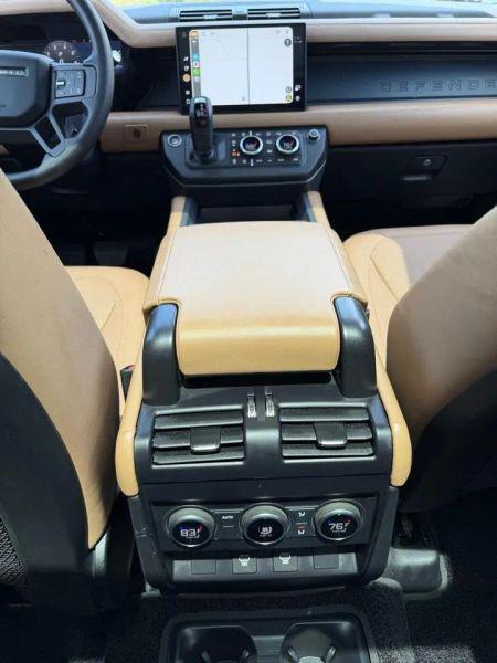 2025 Land Rover Defender 130 P400 X-Dynamic SE