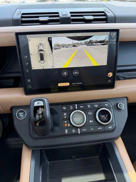 2025 Land Rover Defender 130 P400 X-Dynamic SE