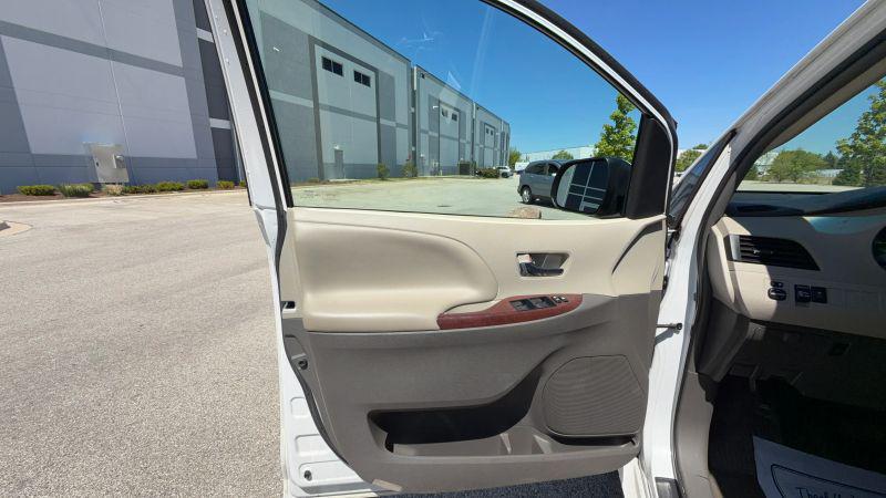 2014 Toyota Sienna Limited 7 Passenger