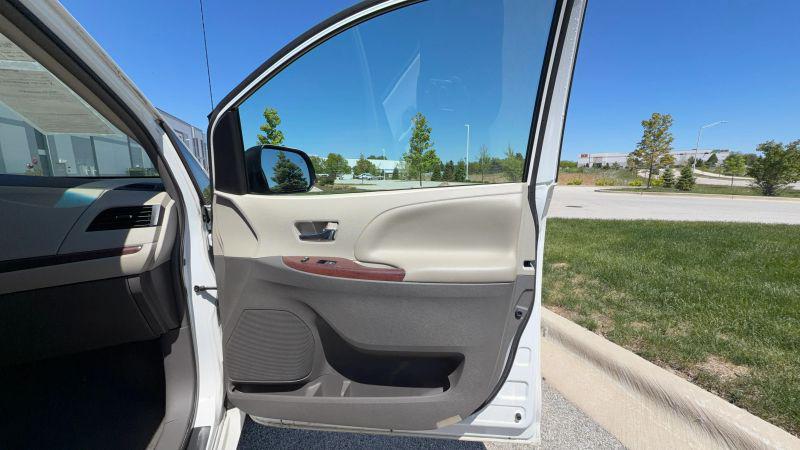 2014 Toyota Sienna Limited 7 Passenger