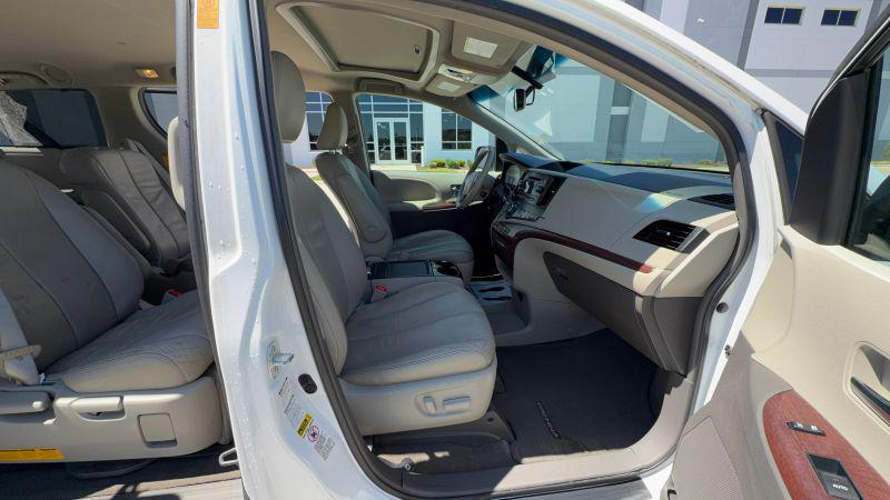 2014 Toyota Sienna Limited 7 Passenger