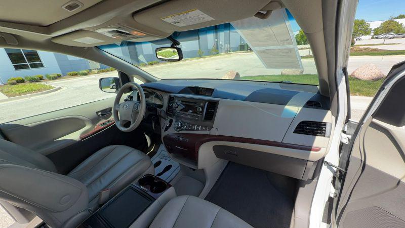 2014 Toyota Sienna Limited 7 Passenger