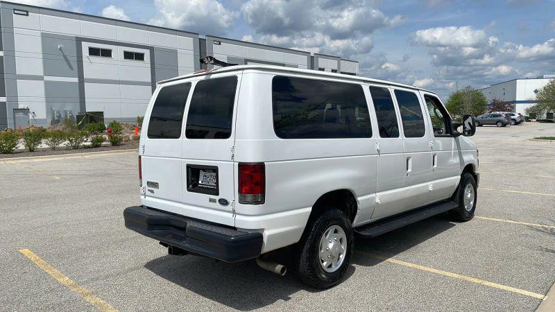 2013 Ford E-350 Super Duty Commercial