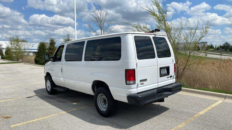 2013 Ford E-350 Super Duty Commercial