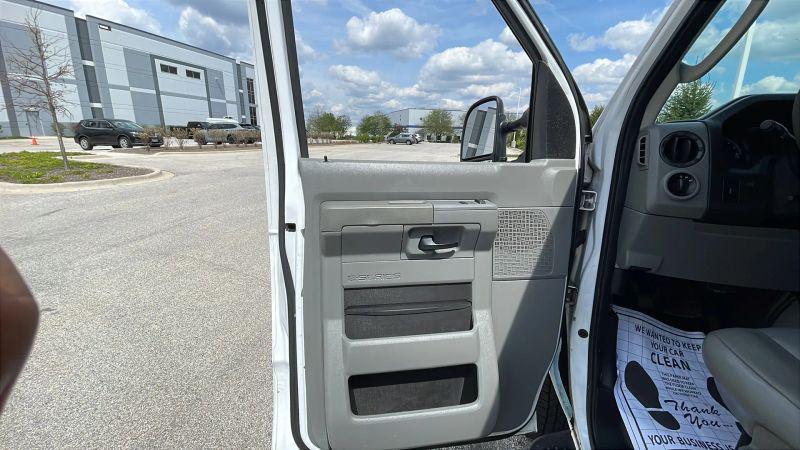 2013 Ford E-350 Super Duty Commercial