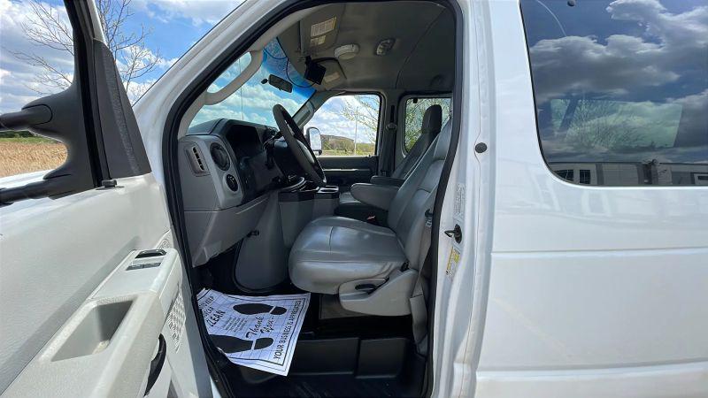 2013 Ford E-350 Super Duty Commercial