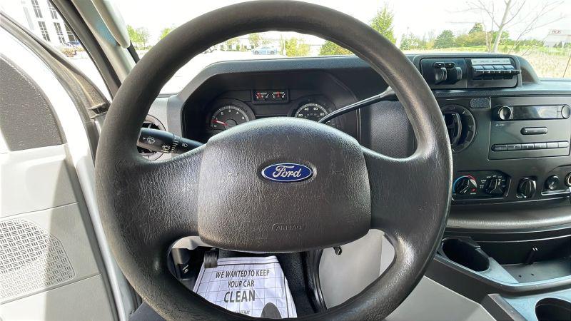 2013 Ford E-350 Super Duty Commercial