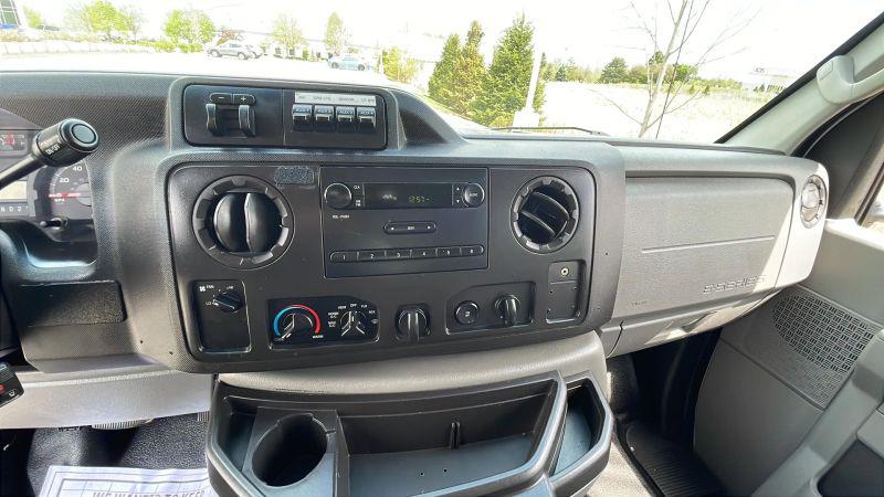 2013 Ford E-350 Super Duty Commercial