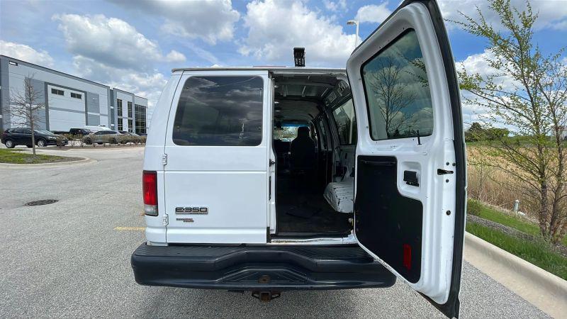 2013 Ford E-350 Super Duty Commercial