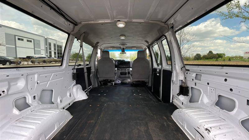 2013 Ford E-350 Super Duty Commercial