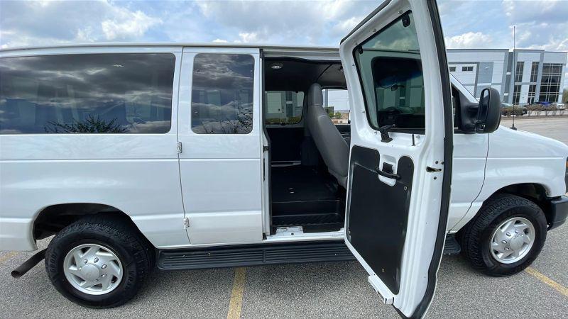 2013 Ford E-350 Super Duty Commercial