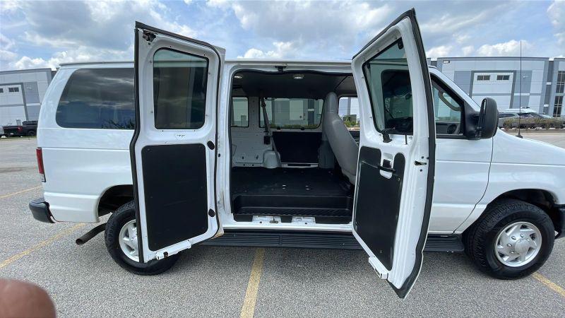 2013 Ford E-350 Super Duty Commercial