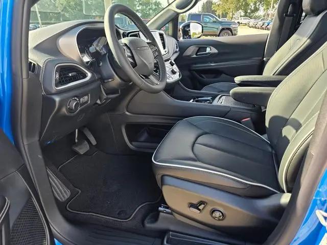 2027 Chrysler Pacifica Limited