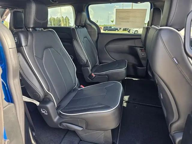 2027 Chrysler Pacifica Limited