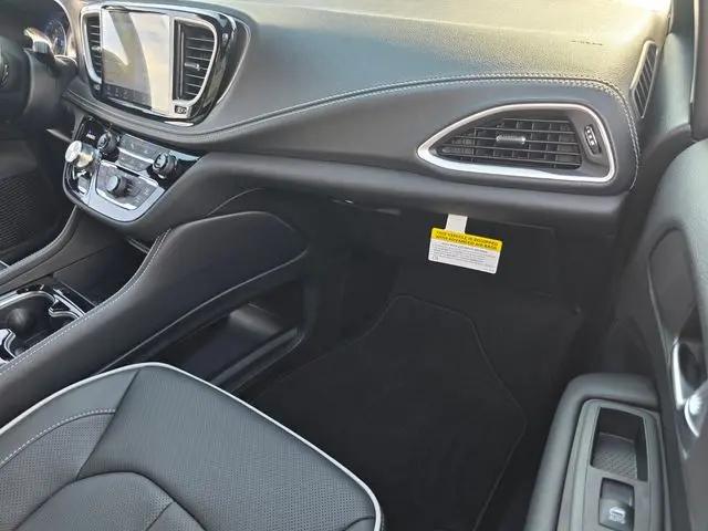 2027 Chrysler Pacifica Limited